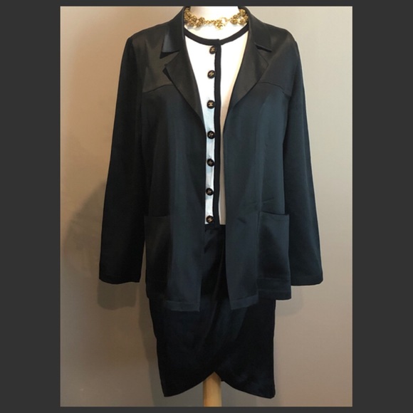 ✨Vintage CHANEL 2002 Collection CC Logo Black Silk Suit Jacket Blazer
